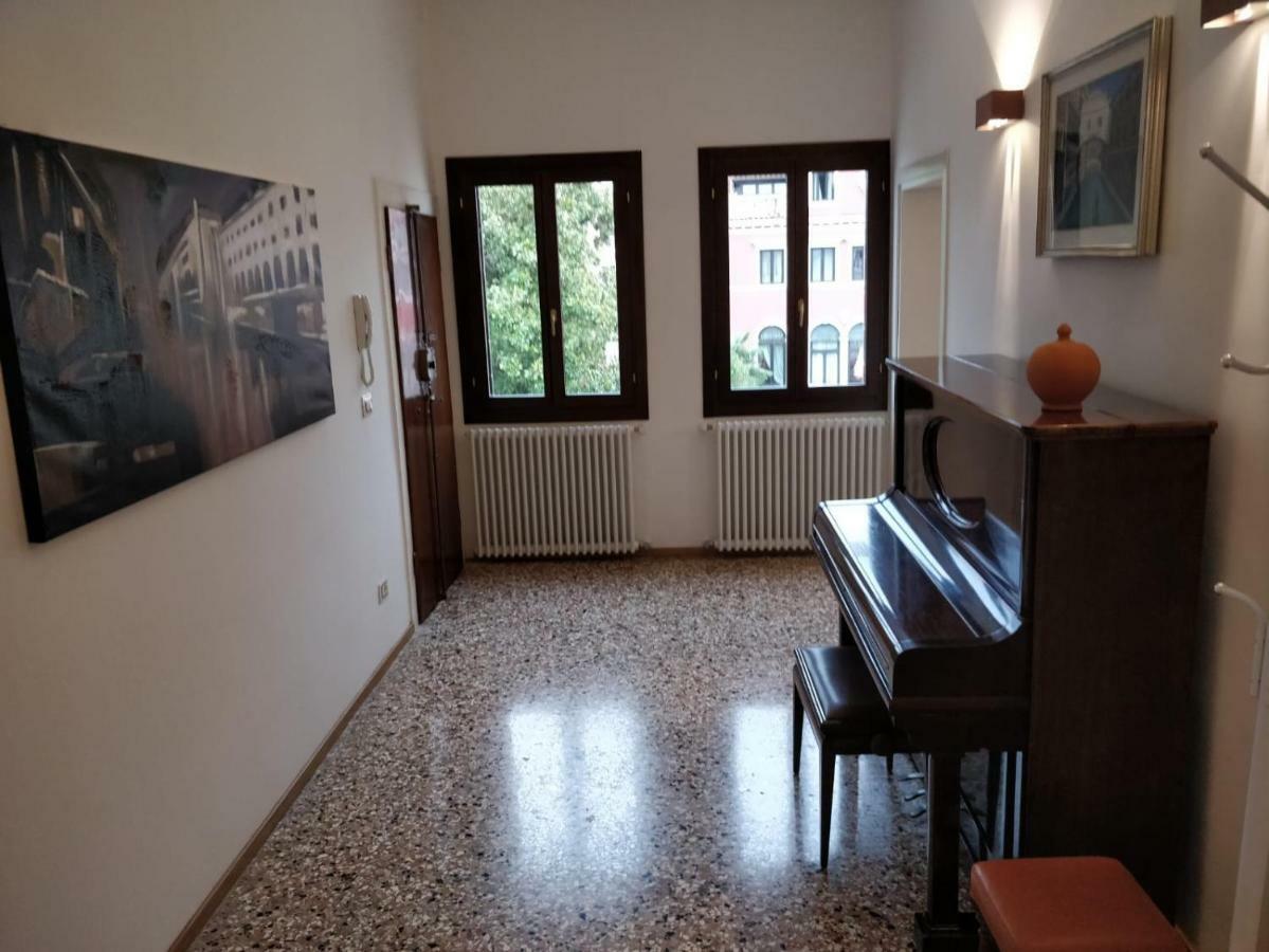 Residenza Pomponi Deluxe Apartment Venice Exterior photo
